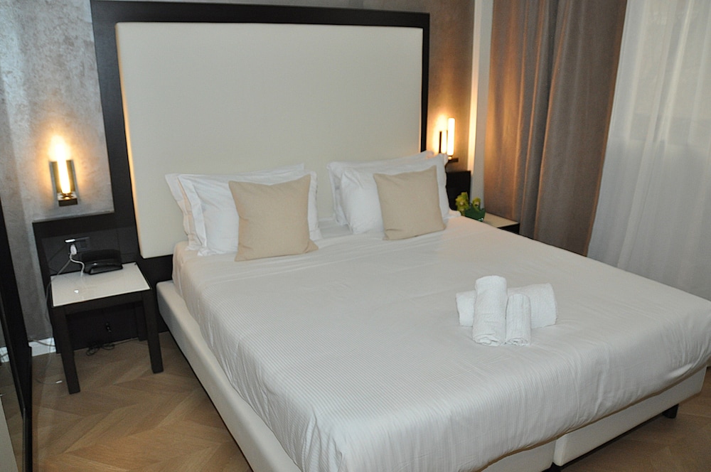 

Napoli - Basiglio - Hotel Comtur