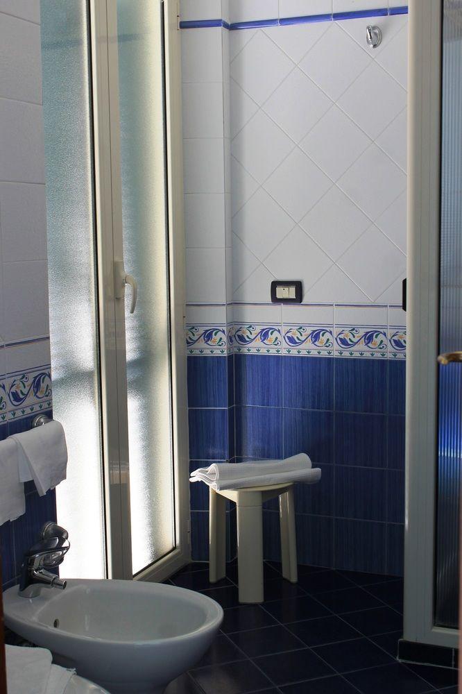 

Milano - Costa Lazio, Mare Italia - Hotel Amyclae