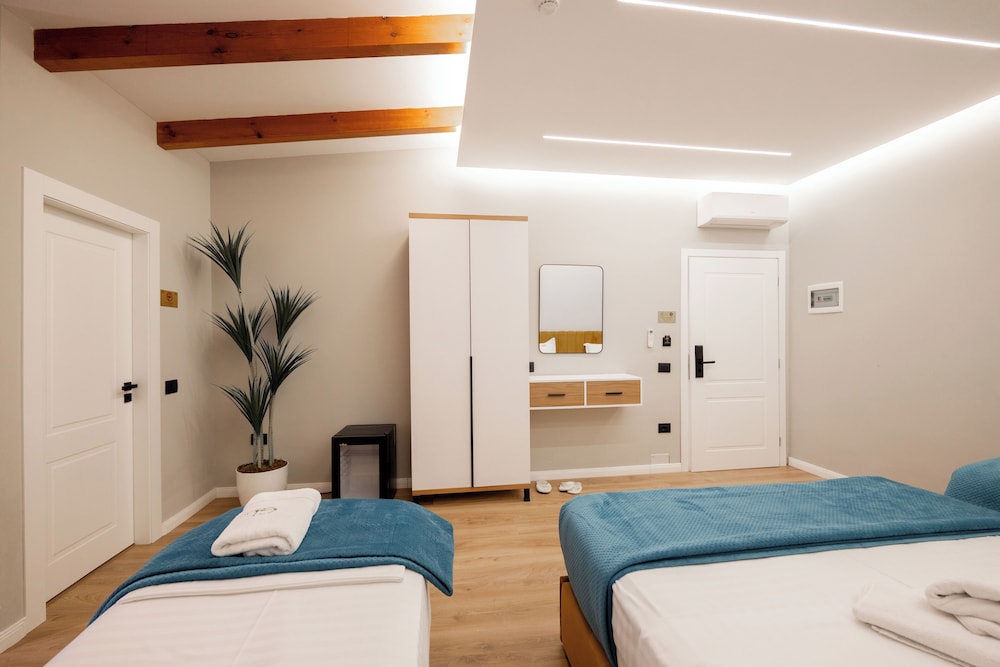 

Napoli - Durrës - Golemi Lux Hotel