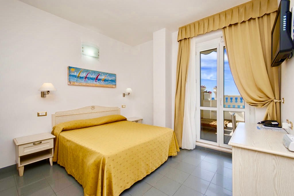 

Milano - Rodi Garganico - Hotel Marechiaro - Direttamente sul mare