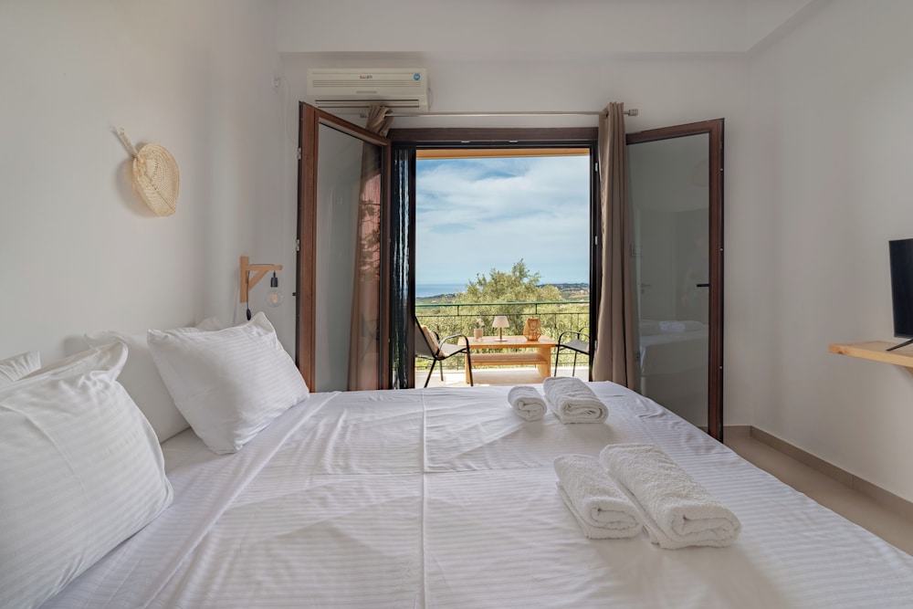 

Milano - Vlacháta - Hilltop Resort at Kefalonia