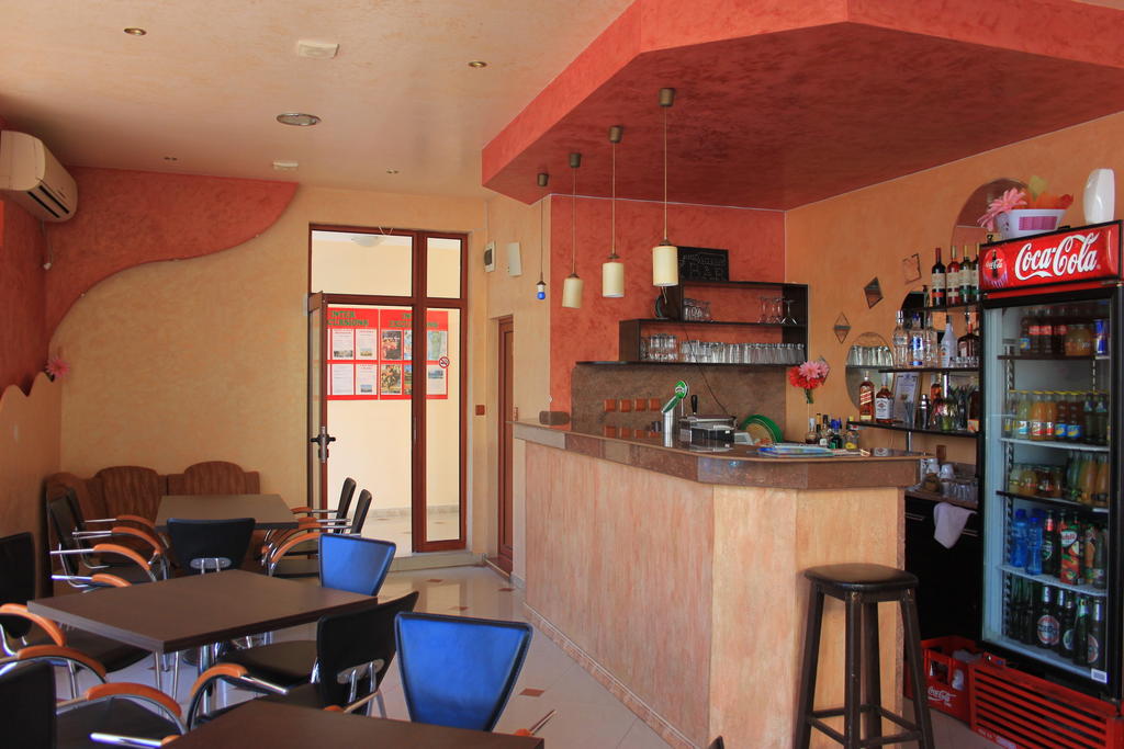 

Napoli - Sunny Beach - Ryor Hotel - Breakfast and Free Parking