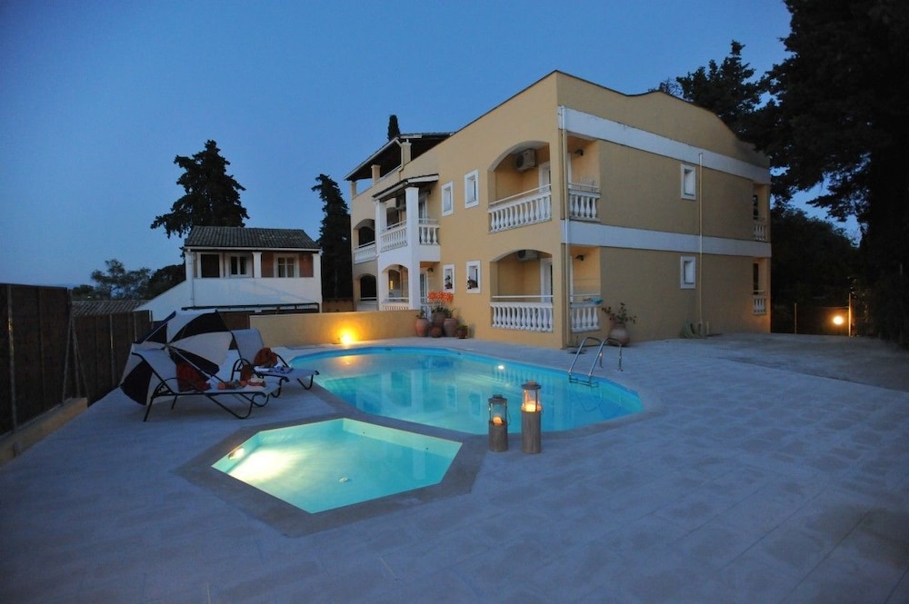 

Brindisi - Kassiopi - Saint Spiridon Hotel