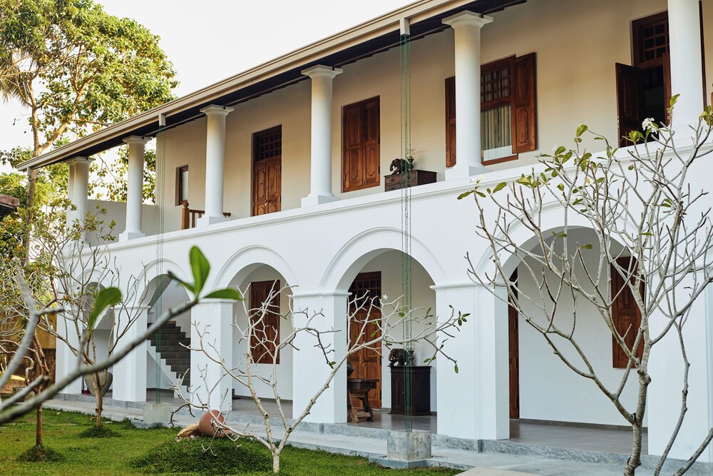 Villa White Queen Resort & Spa