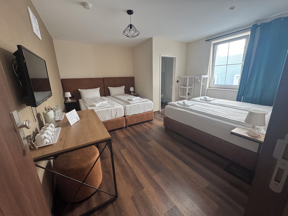 Schweiz – Österreich – Hotel Capitol Zentrum – 24h