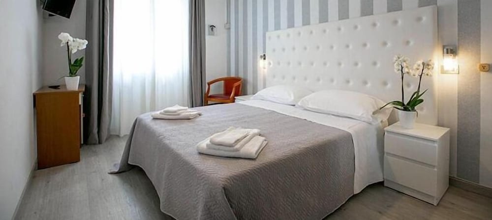 

Milano - Riviera Romagnola, Mare Italia - Hotel La Perla Rimini