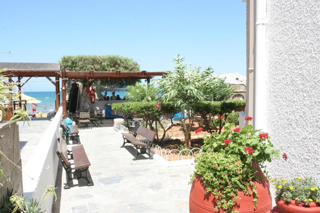 

Pisa - Chania - Lia Beachfront Apartments