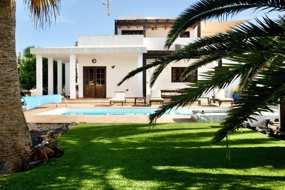 

Palermo - El Cotillo - Lajares Villa-Sleeps 6-Free Parking-Playground