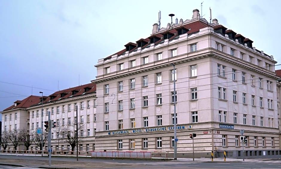 

Bari - Praga, Aeroporto Václav Havel - Masarykova Kolej