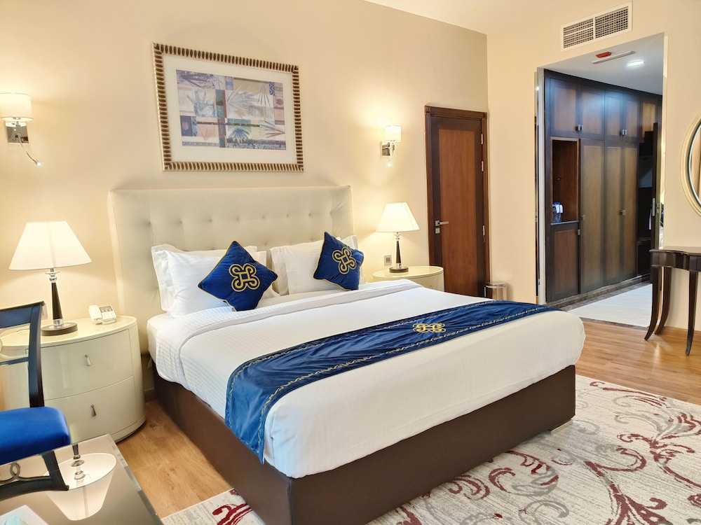 

Napoli - Dubai - Seven Seas Hotel