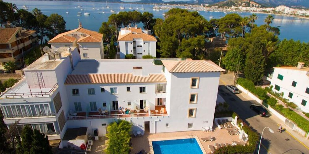 

Roma - Cala de Sant Vicenc - Hotel Villa Singala