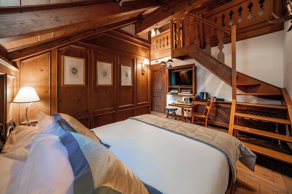 

Milano - Cortina d'Ampezzo - Ambra Cortina Luxury&Fashion Hotel