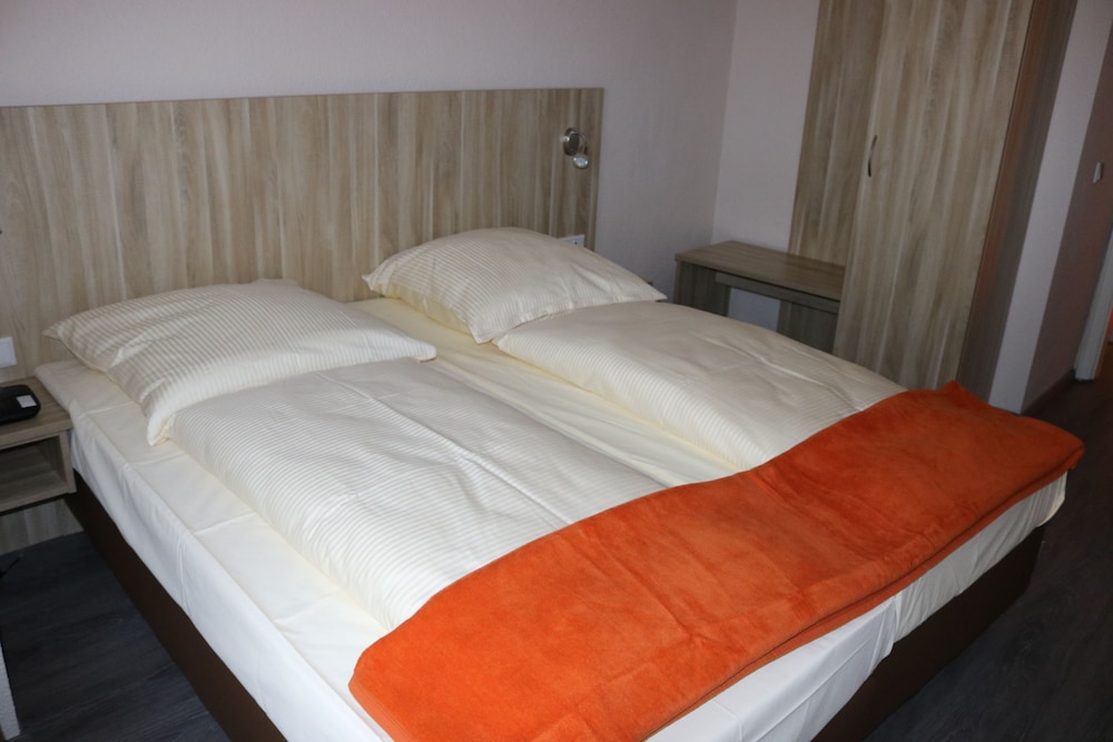

Napoli - Dusseldorf - Hotel Paris
