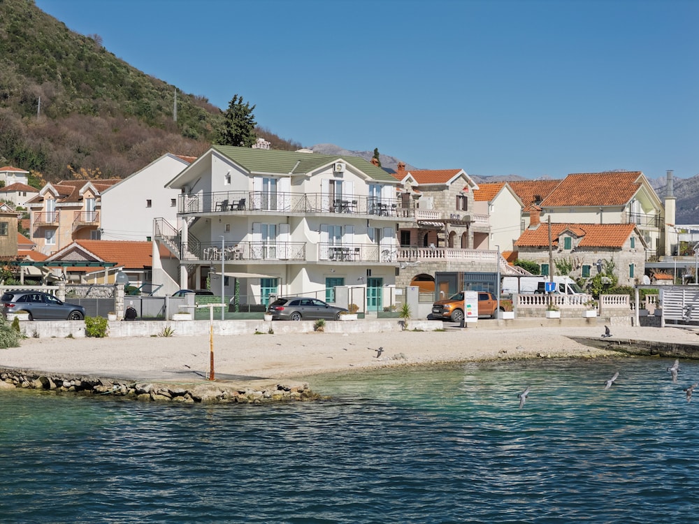 

Napoli - Tivat - Apartments Rosić Baošići