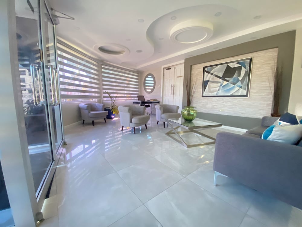 

Roma - Kingston - Christar Villas Hotel