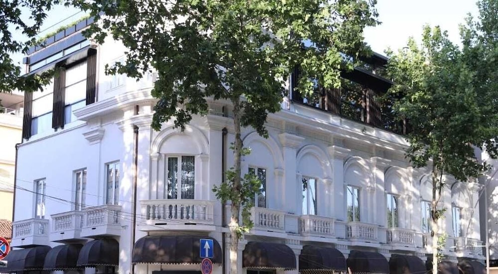 

Trieste - Tirana - The Crown Boutique Hotel & SPA