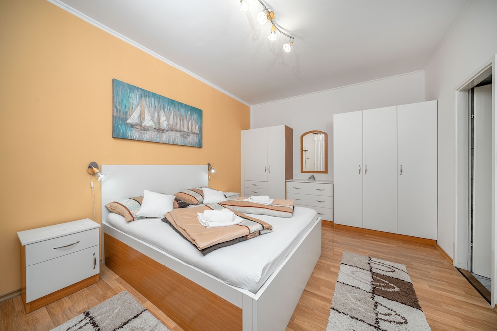 

Roma - Vodice - Adria Sun Apartments