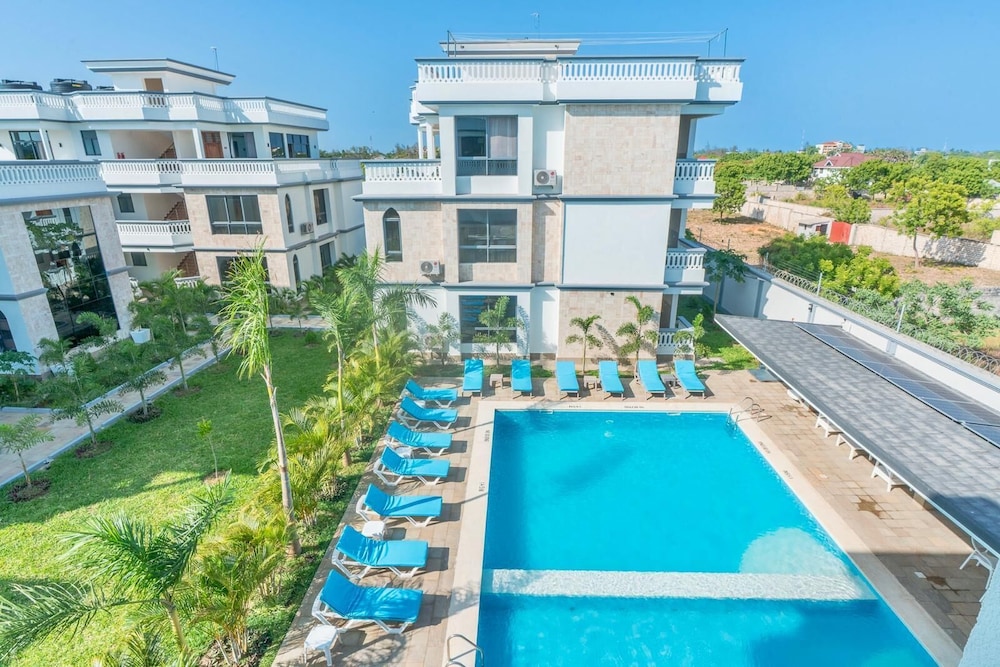 

Bologna - Diani Beach - Leshan Luxury Villas