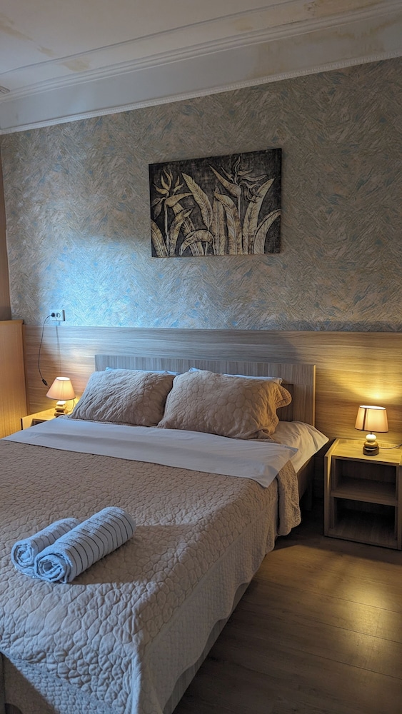 

Roma - Tbilisi - Dkd-bridge Hotel