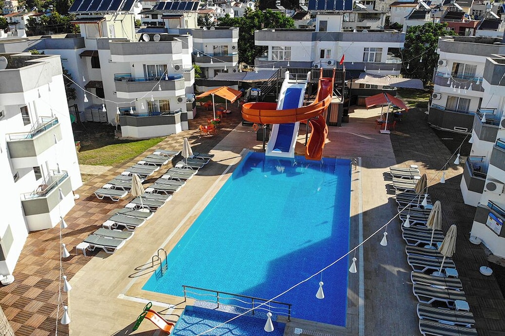

Roma - Okurcalar - Throne Beach Resort & Spa