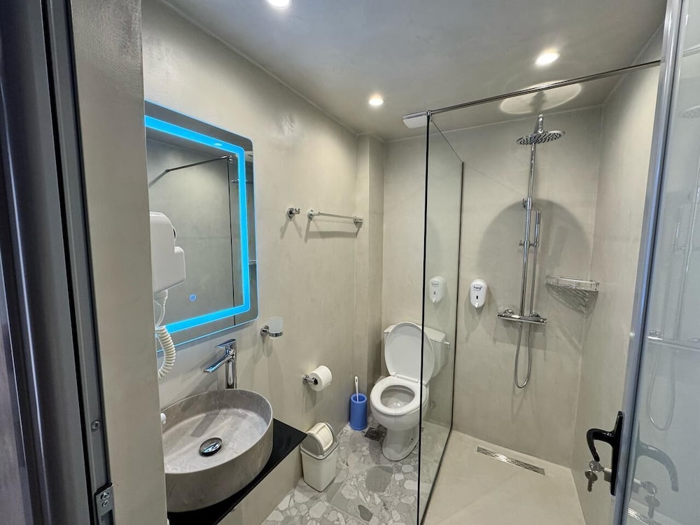 

Genova - Ksamil - Hotel Driloni