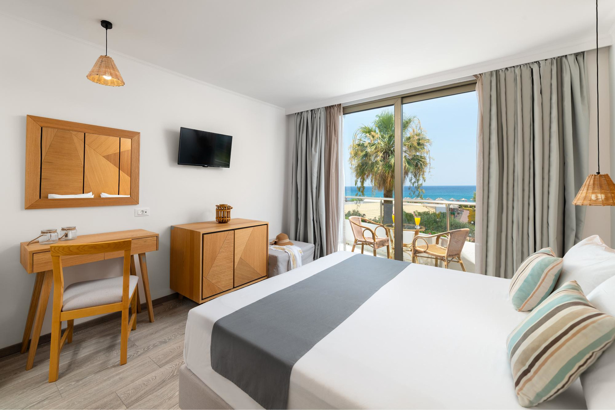 Deluxe Double Room Sharing Pool with Sea View