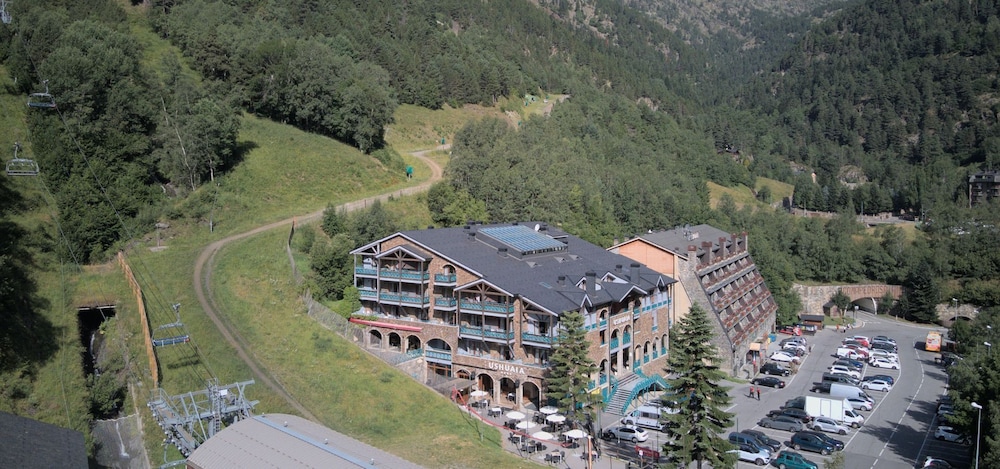 

Napoli - Principato di Andorra - Ushuaia, The Mountain Hotel