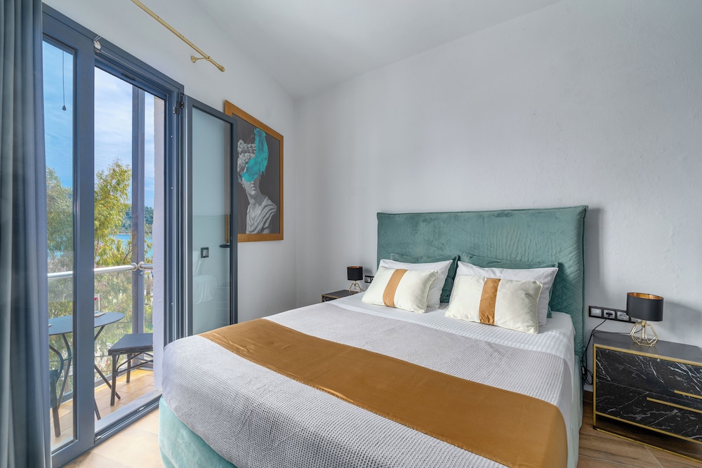

Catania - Skiathos, Isole Greche - MR P. Boutique Residence