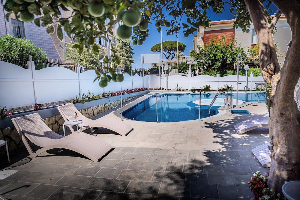 

Milano - Massa Lubrense - HOTIDAY Room Collection - Sant'Agnello