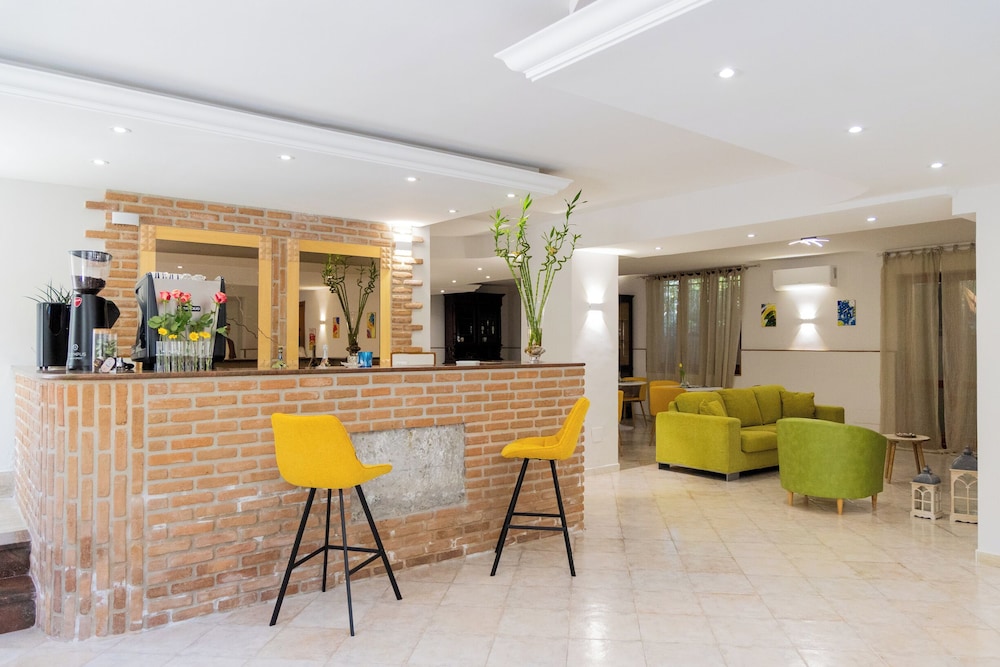 

Milano - Sant'Egidio del Monte Albino - Hotel Dalì