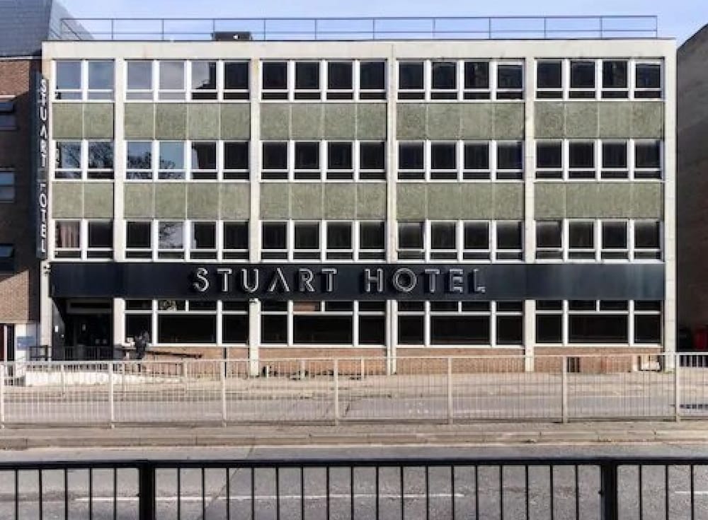 

Napoli - Luton - Stuart Hotel
