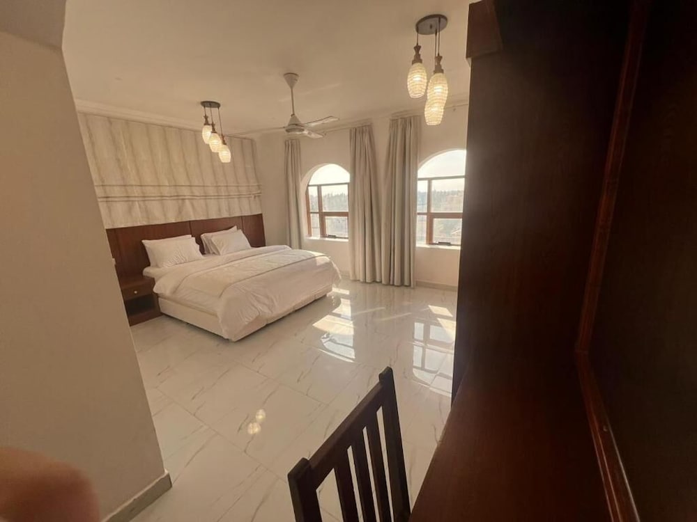 

Torino - Salalah - RED22 ALsalam suites