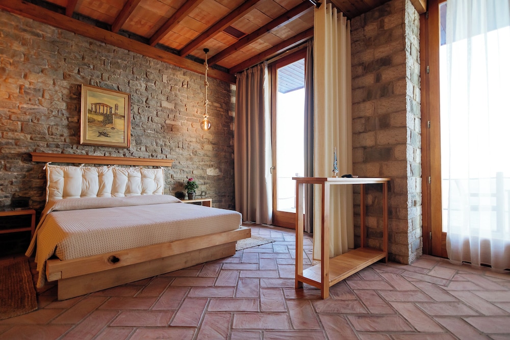 

Genova - Borsh - Kshira Oasis - Luxury 7-Bedroom Vila