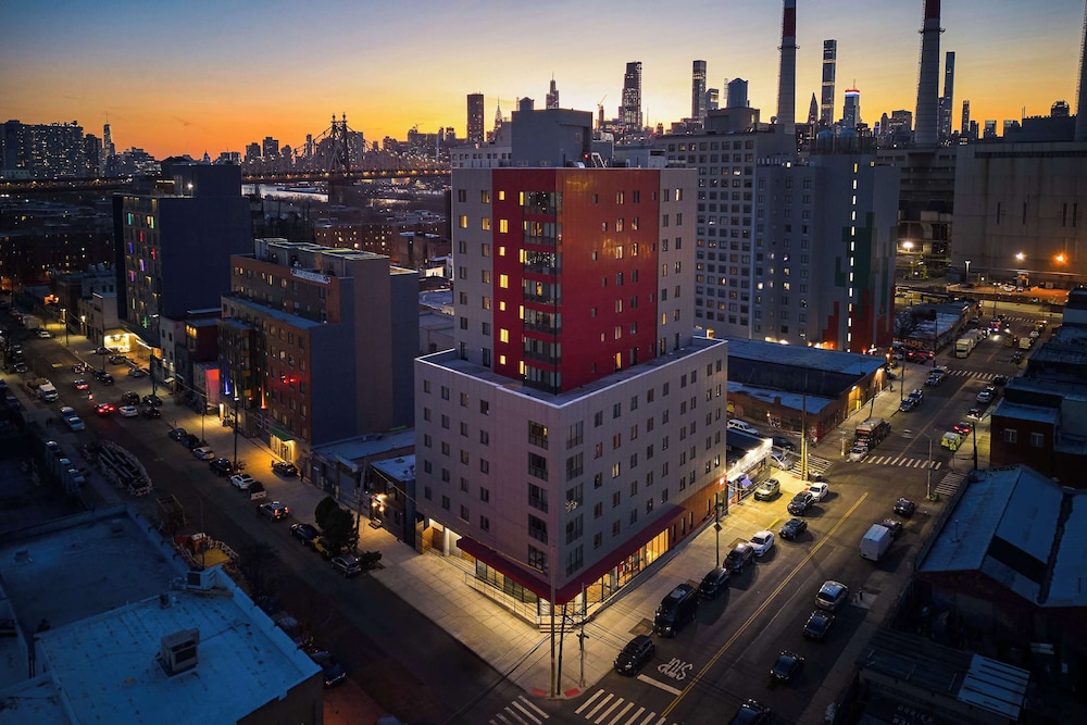 

Firenze - New York, Stati Uniti - The Nedia, BW Signature Collection