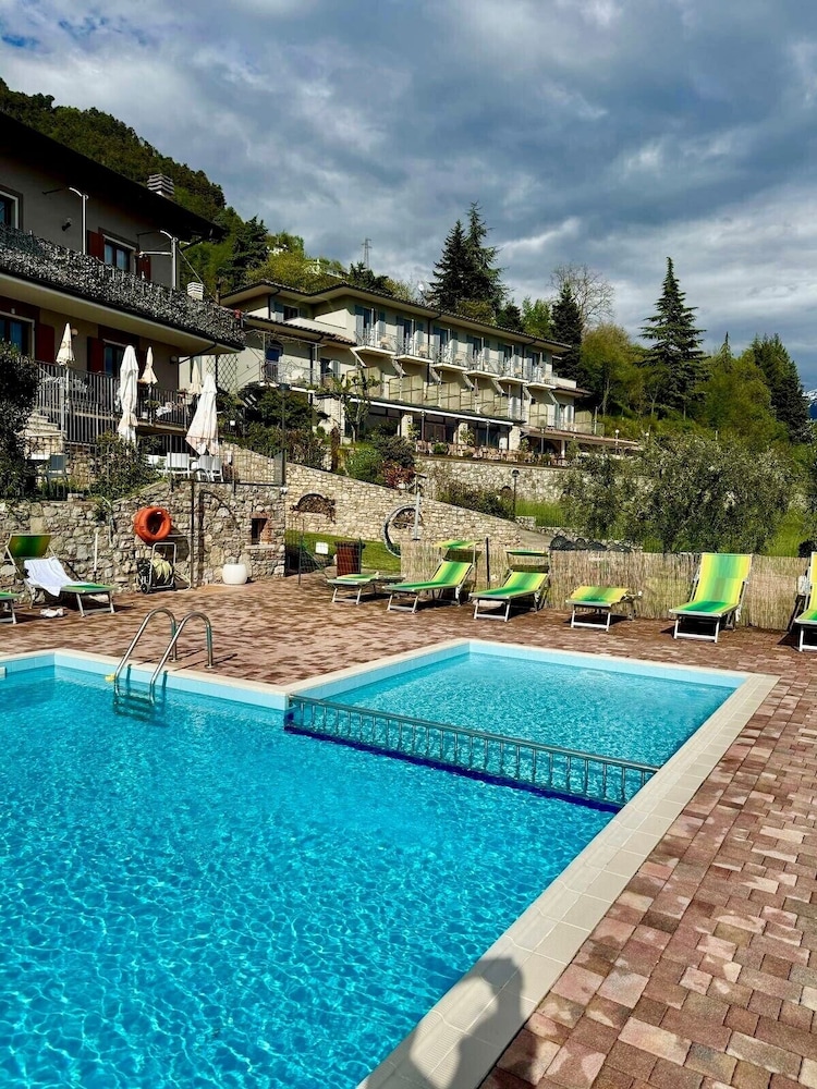 

Milano - Lago di Garda, Laghi Italia - Hotel MioMio