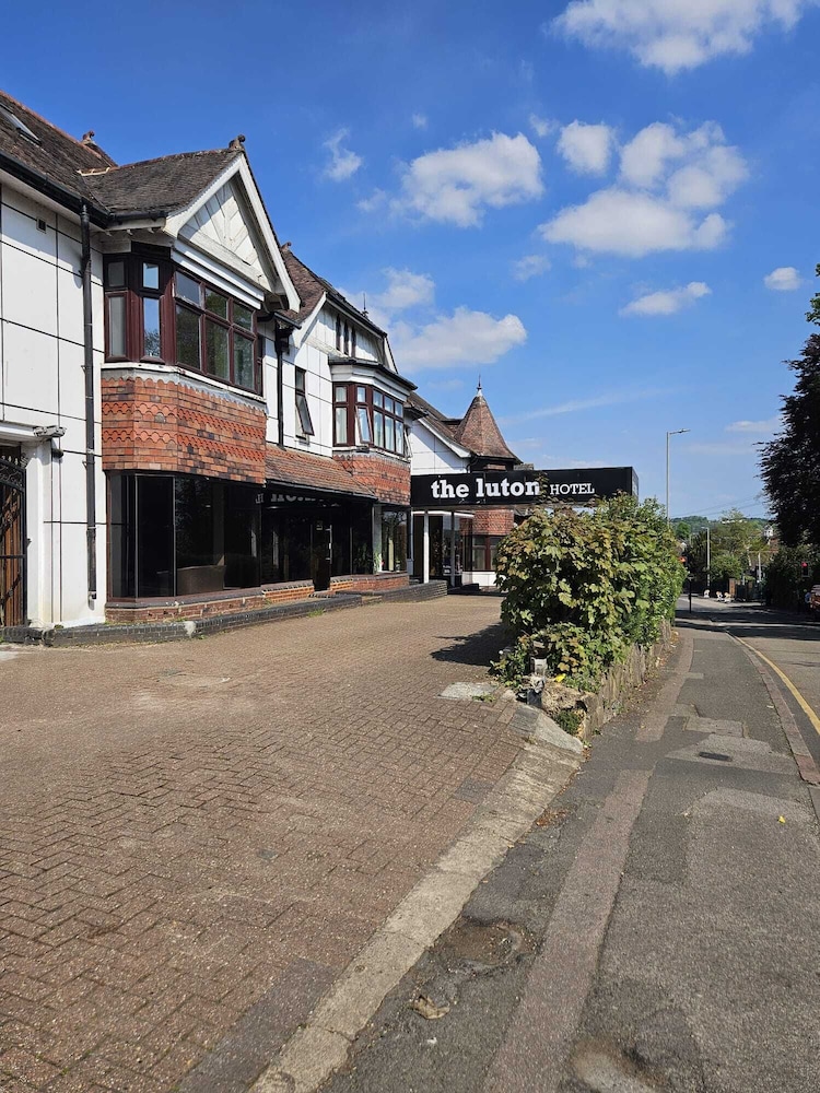 

Milano - Luton - The Luton Hotel