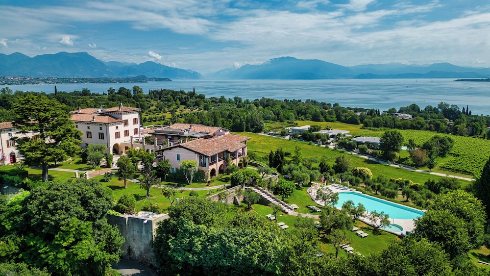 

Napoli - Sirmione - Castello Belvedere Apartments