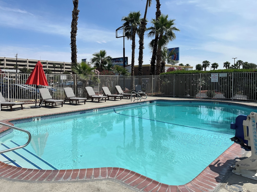 

Bari - Las Vegas (NV) - Motel 6 Las Vegas, NV - Strip