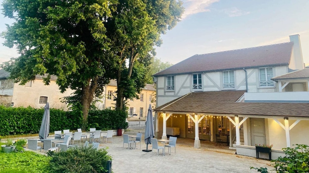 

Pisa - Magny-le-Hongre - Hôtel du Cheval Blanc - Paris Marne La Vallée