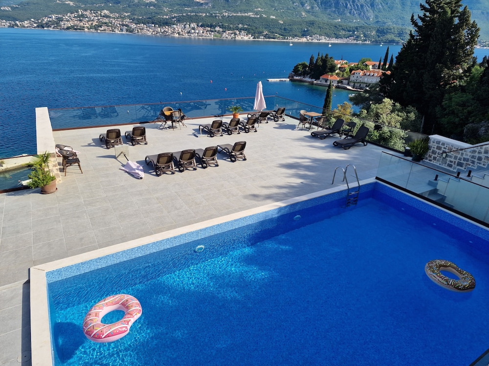 

Roma - Herceg Novi - Agape Rose Hotel