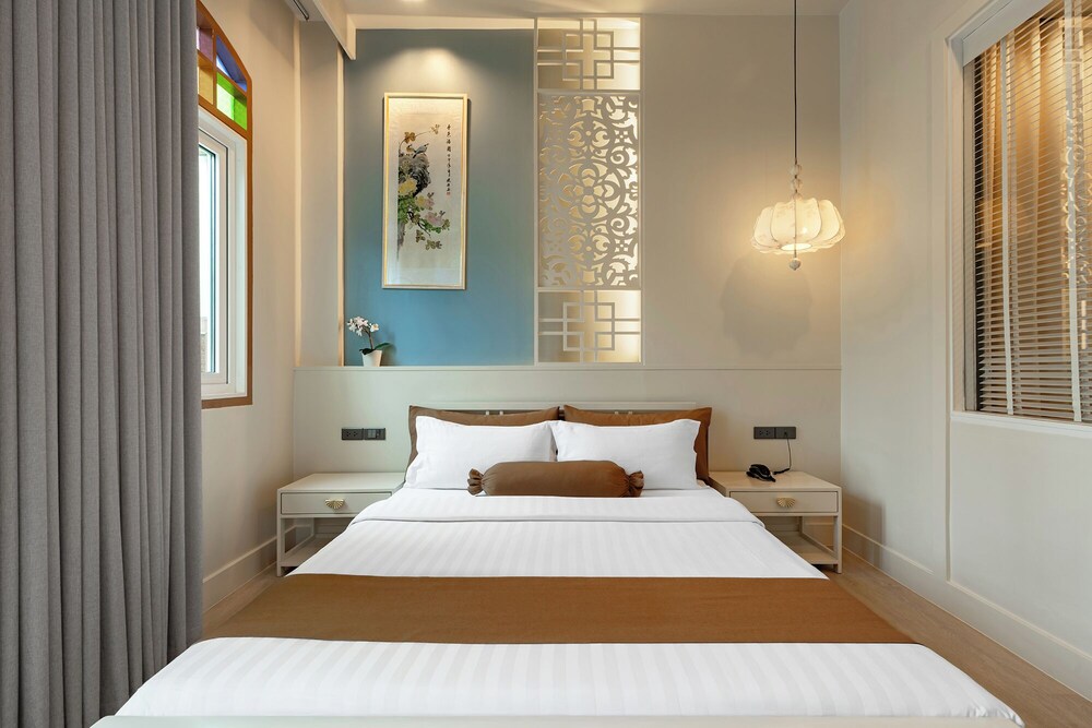 

Catania - Patong Beach - O'nya Phuket Hotel