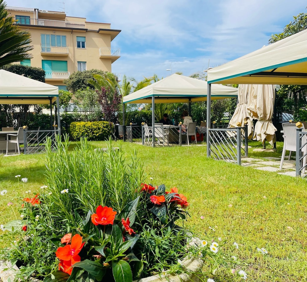 

Milano - Versilia e Costa Toscana, Mare Italia - Hotel Harmony-Smile