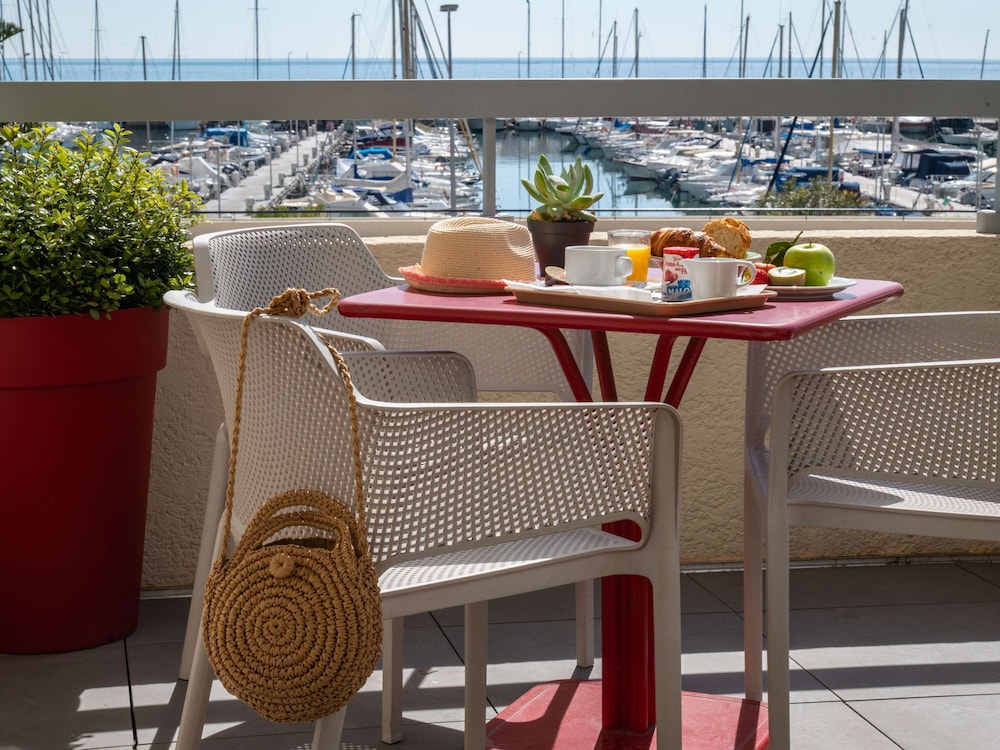 

Catania - Menton - ibis budget Menton Bord de Mer