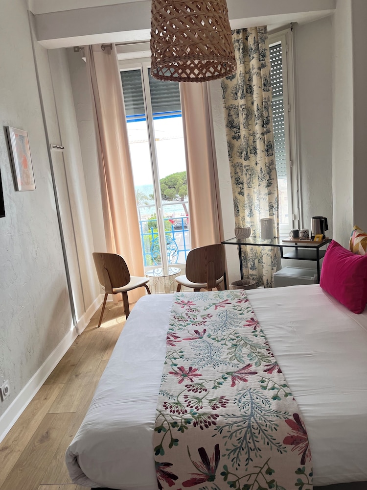 Tropez, Frankreich – Hôtel Eden – La Baigneuse