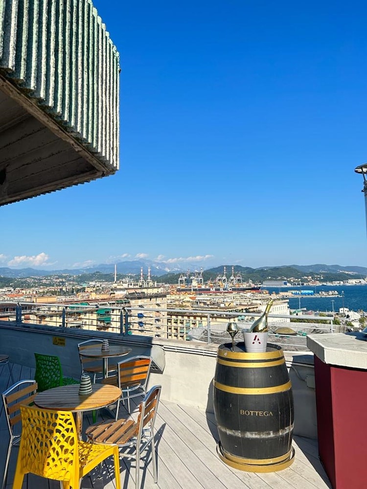 

Catania - Liguria, Mare Italia - Allegroitalia La Spezia 5 Terre
