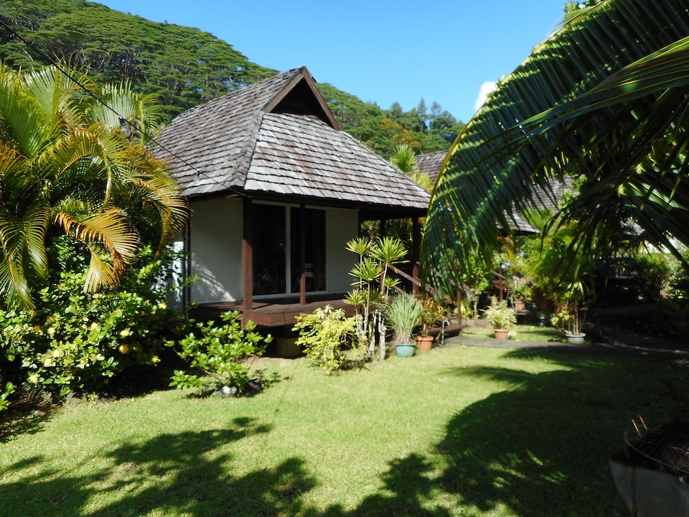 

Roma - Tahiti, Polinesia francese - A Pueu Village