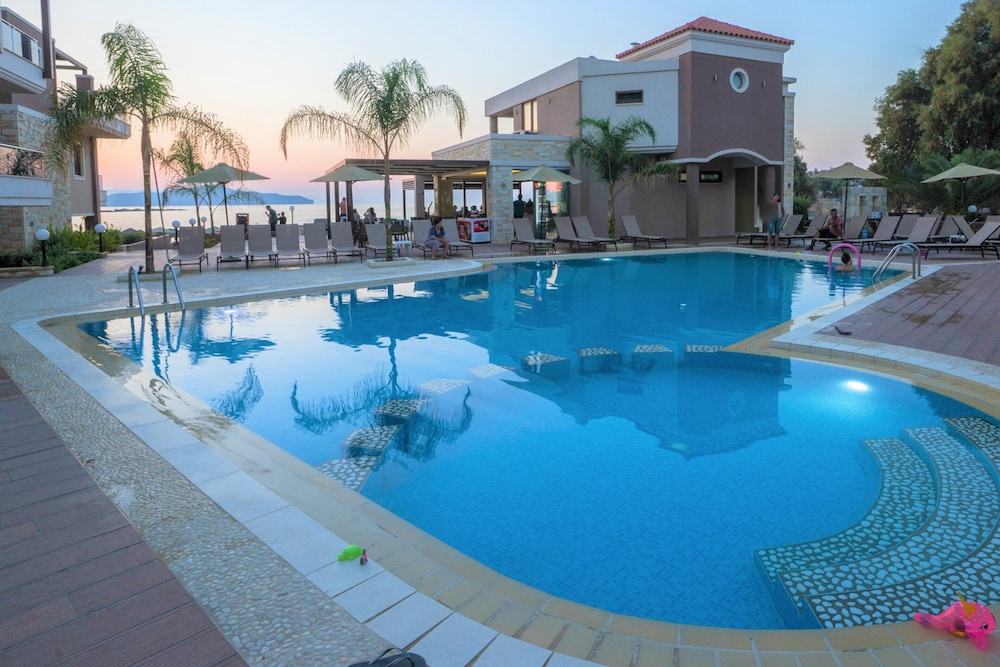 

Palermo - Creta Ovest - Chania, Grecia - Golden Bay Suites