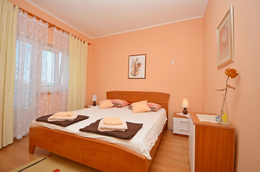 

Palermo - Vodice - Apartments and Room Zinka