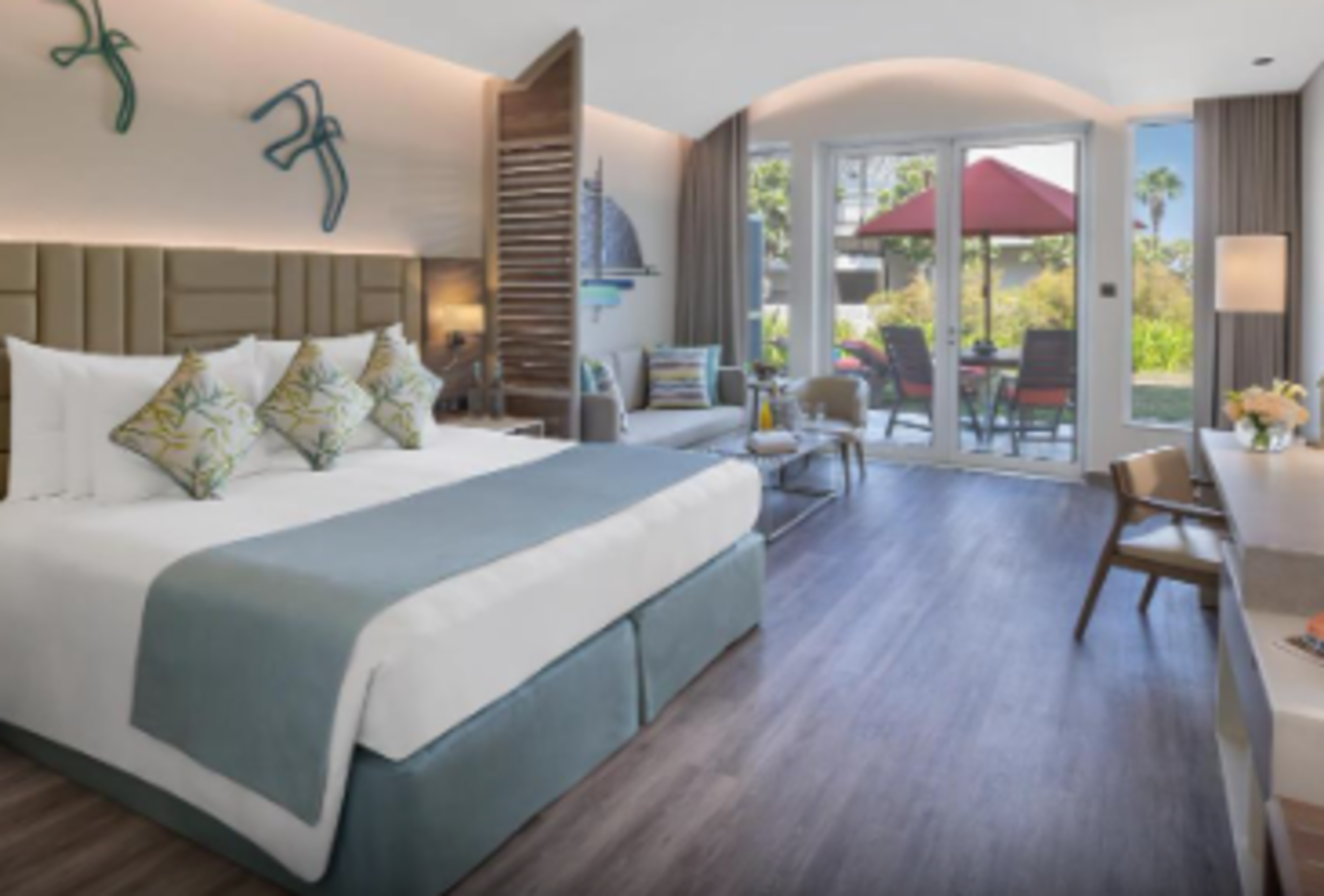 Suite, exclusive, premium, junior