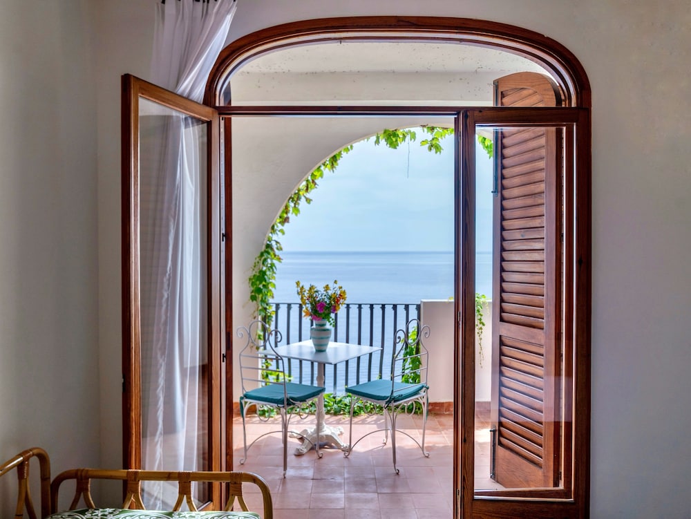 

Bologna - Isole Eolie, Sicilia - Hotel Carasco